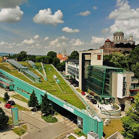 Portobello Wellness & Yacht Hotel Esztergom Bagian luar foto
