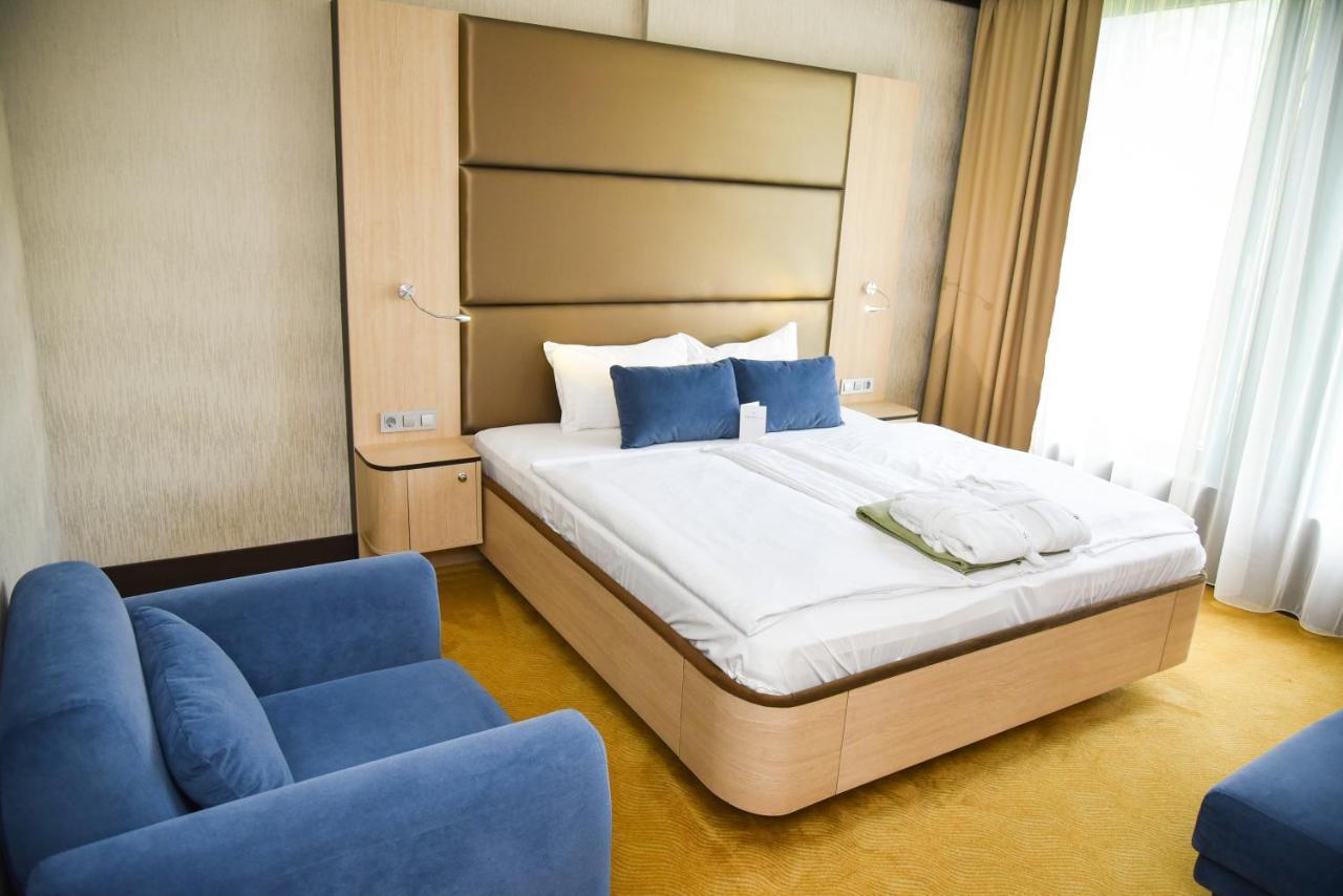 Portobello Wellness & Yacht Hotel Esztergom Bagian luar foto