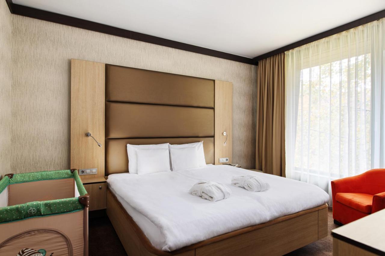 Portobello Wellness & Yacht Hotel Esztergom Bagian luar foto