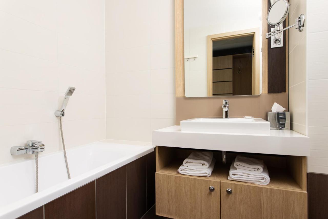 Portobello Wellness & Yacht Hotel Esztergom Bagian luar foto