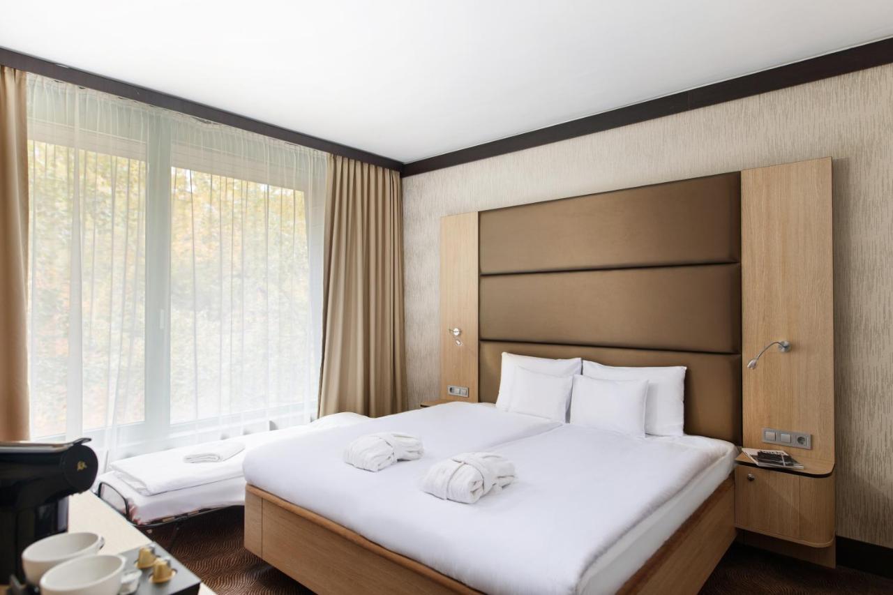Portobello Wellness & Yacht Hotel Esztergom Bagian luar foto