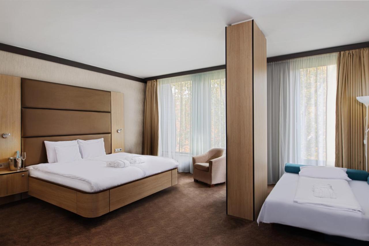 Portobello Wellness & Yacht Hotel Esztergom Bagian luar foto