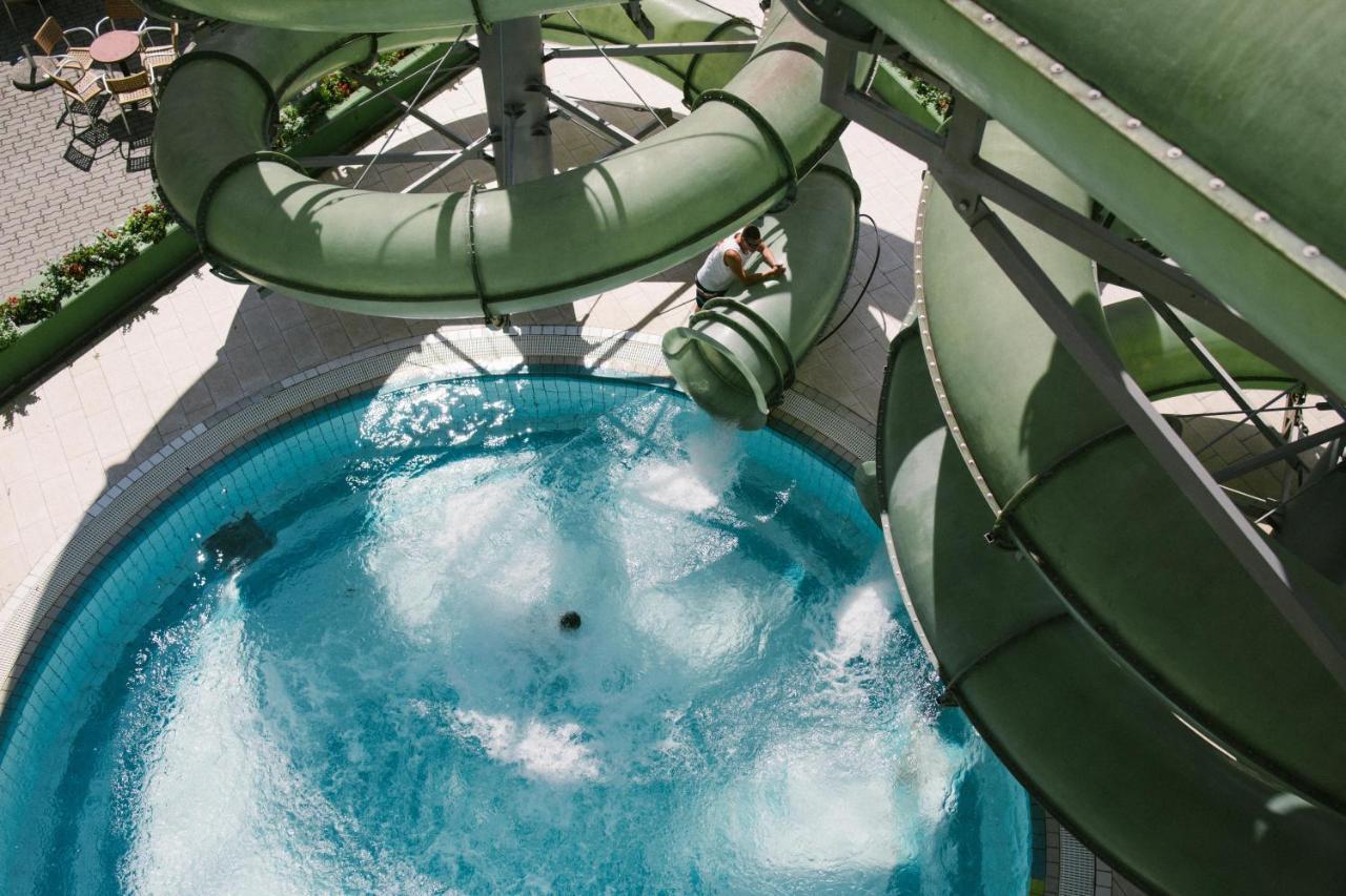 Portobello Wellness & Yacht Hotel Esztergom Bagian luar foto
