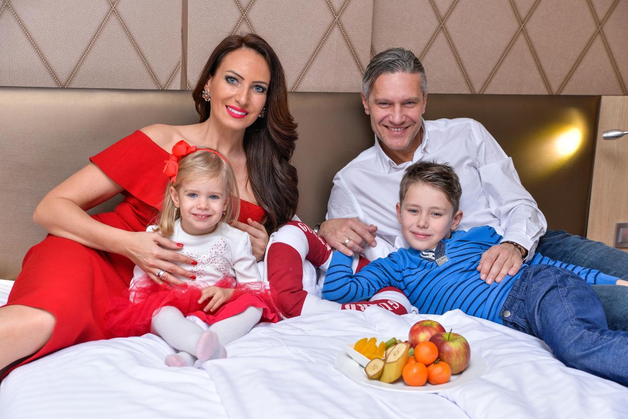 Portobello Wellness & Yacht Hotel Esztergom Bagian luar foto