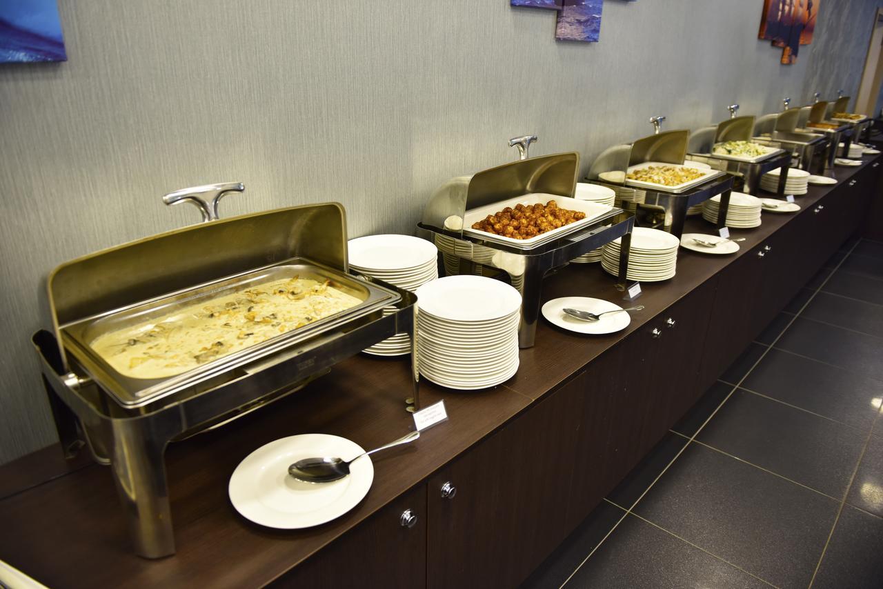 Portobello Wellness & Yacht Hotel Esztergom Bagian luar foto